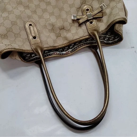AUTHENTIC GUCCI GOLD ORIGINAL GG CANVAS PRINCY TOTE.